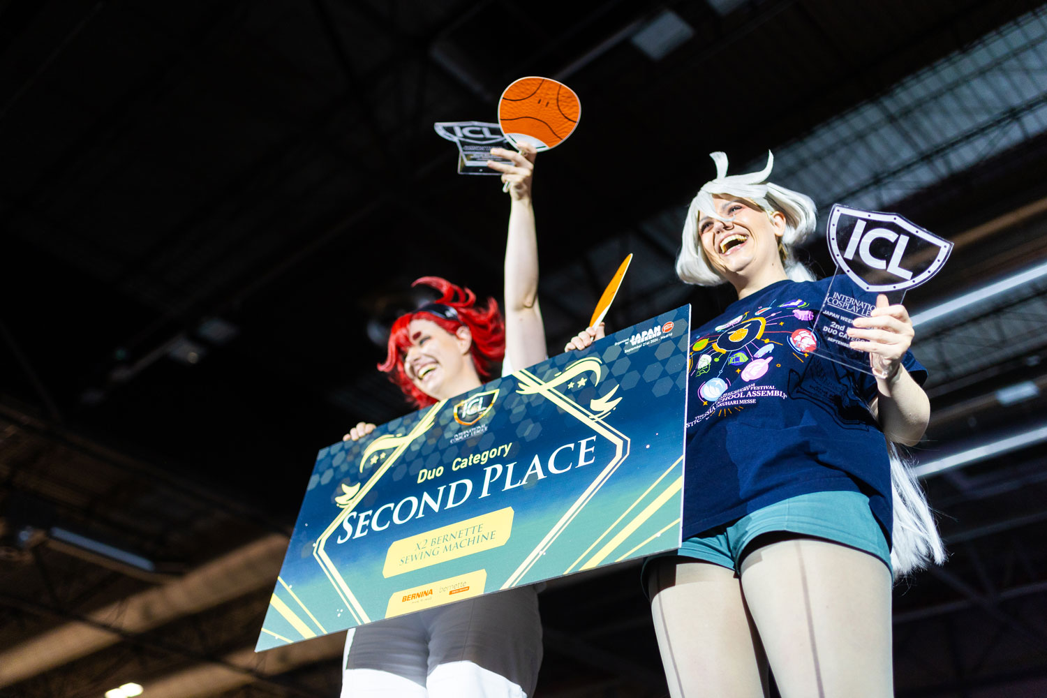 Foto der deutschen Vertretung des Vorjahres mit ihrer Gewinnplatzierung im Finale der International Cosplay League.