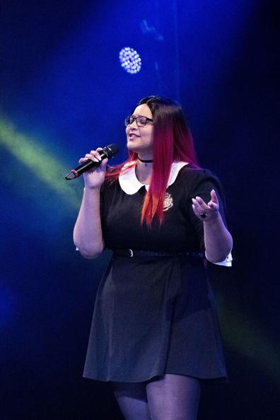 LauryUchiha auf der Dokomi in Düsseldorf Bühne singend